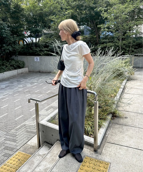 feepur（フェピュール）の「アシンメトリーラッフルシアーTee（Tシャツ/カットソー・レディース・オフホワイト/ブラック・MEDIUM）」の10枚目の写真