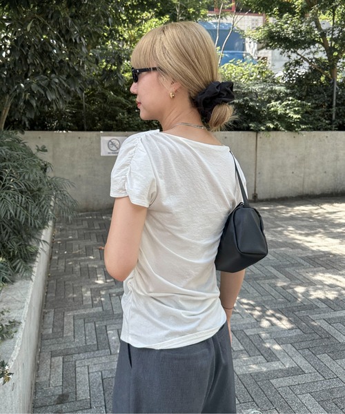 feepur（フェピュール）の「アシンメトリーラッフルシアーTee（Tシャツ/カットソー・レディース・オフホワイト/ブラック・MEDIUM）」の13枚目の写真