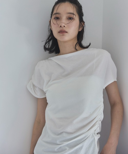 feepur（フェピュール）の「アシンメトリーラッフルシアーTee（Tシャツ/カットソー・レディース・オフホワイト/ブラック・MEDIUM）」の8枚目の写真