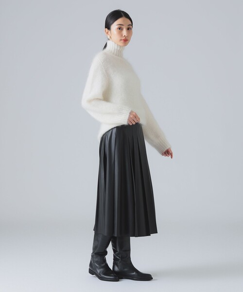 EFFE BEAMS（エッフェビームス）の「フェイクレザー プリーツスカート（スカート・レディース・ブラウン/ブラック・38）」の6枚目の写真