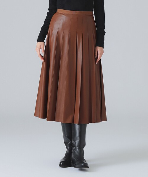 EFFE BEAMS（エッフェビームス）の「フェイクレザー プリーツスカート（スカート・レディース・ブラウン/ブラック・38）」の13枚目の写真