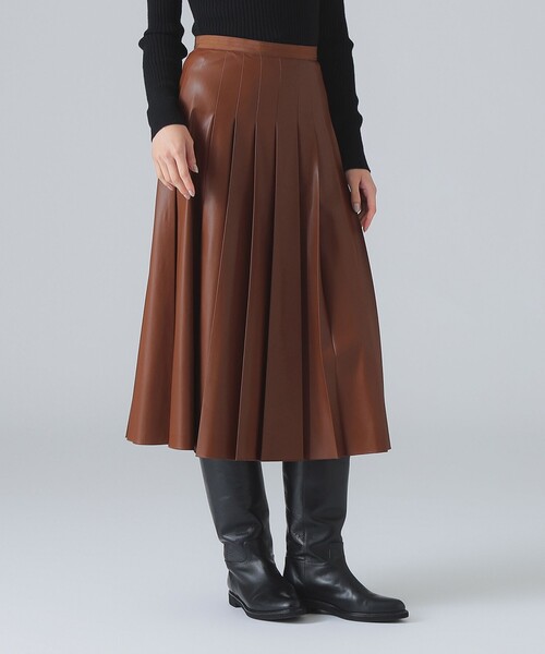 EFFE BEAMS（エッフェビームス）の「フェイクレザー プリーツスカート（スカート・レディース・ブラウン/ブラック・38）」の14枚目の写真