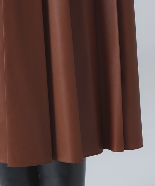 EFFE BEAMS（エッフェビームス）の「フェイクレザー プリーツスカート（スカート・レディース・ブラウン/ブラック・38）」の18枚目の写真