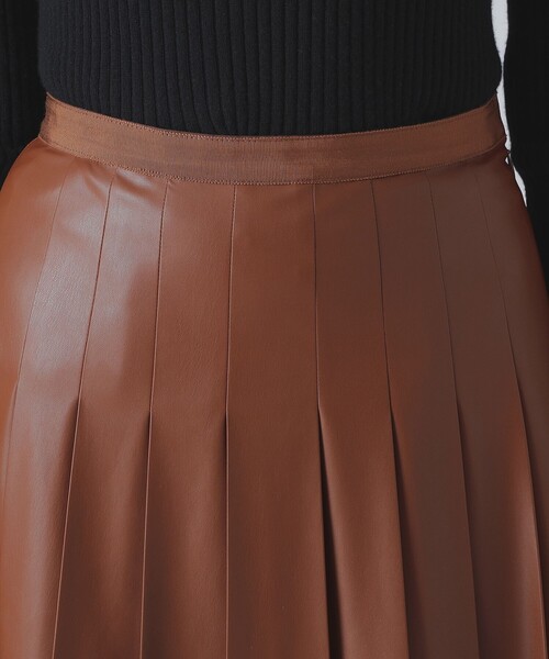 EFFE BEAMS（エッフェビームス）の「フェイクレザー プリーツスカート（スカート・レディース・ブラウン/ブラック・38）」の19枚目の写真