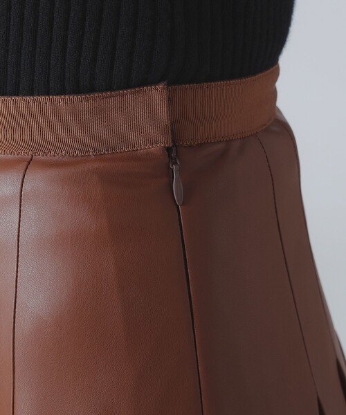 EFFE BEAMS（エッフェビームス）の「フェイクレザー プリーツスカート（スカート・レディース・ブラウン/ブラック・38）」の20枚目の写真