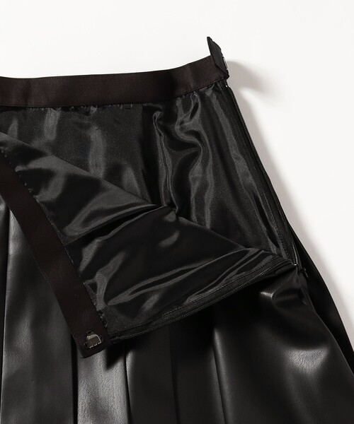 EFFE BEAMS（エッフェビームス）の「フェイクレザー プリーツスカート（スカート・レディース・ブラウン/ブラック・38）」の22枚目の写真