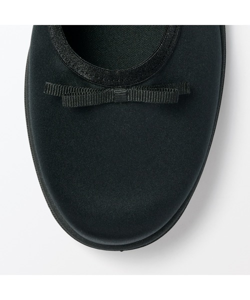 無印良品（ムジルシリョウヒン）の「婦人　柔らかい中敷を使用した　撥水ストラップリボンフラットシューズ（その他シューズ・レディース・ブラック/ブラウン系・22.5cm/23.0cm/23.5cm/24.0cm/24.5cm/25.0cm）」の9枚目の写真