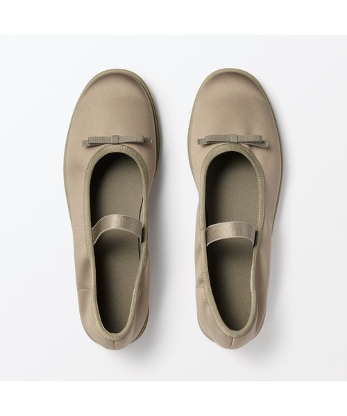 無印良品（ムジルシリョウヒン）の「婦人　柔らかい中敷を使用した　撥水ストラップリボンフラットシューズ（その他シューズ・レディース・ブラック/ブラウン系・22.5cm/23.0cm/23.5cm/24.0cm/24.5cm/25.0cm）」の12枚目の写真