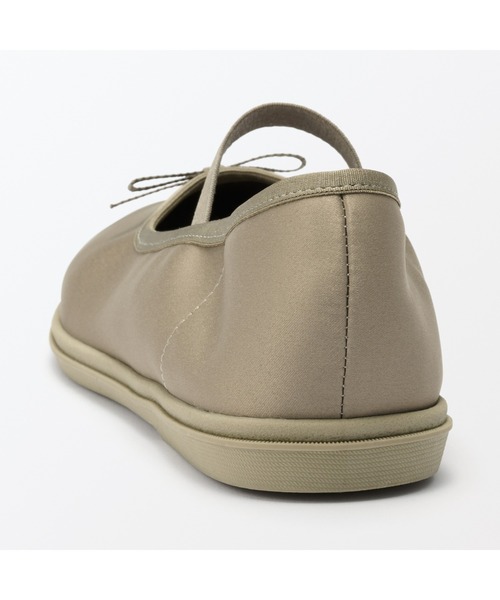 無印良品（ムジルシリョウヒン）の「婦人　柔らかい中敷を使用した　撥水ストラップリボンフラットシューズ（その他シューズ・レディース・ブラック/ブラウン系・22.5cm/23.0cm/23.5cm/24.0cm/24.5cm/25.0cm）」の15枚目の写真