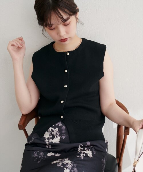 natural couture（ナチュラルクチュール）の「金釦ノースリきれいめニットベスト（ニット/セーター・レディース・ブラウン/ブラック/オフホワイト・FREE）」の9枚目の写真