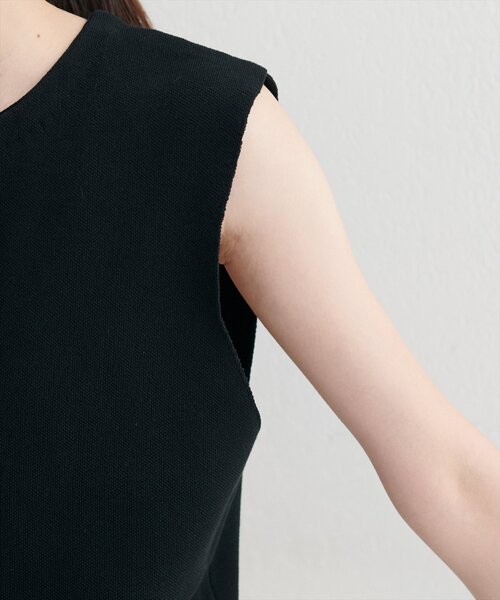 natural couture（ナチュラルクチュール）の「金釦ノースリきれいめニットベスト（ニット/セーター・レディース・ブラウン/ブラック/オフホワイト・FREE）」の21枚目の写真