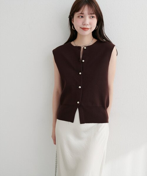 natural couture（ナチュラルクチュール）の「金釦ノースリきれいめニットベスト（ニット/セーター・レディース・ブラウン/ブラック/オフホワイト・FREE）」の16枚目の写真