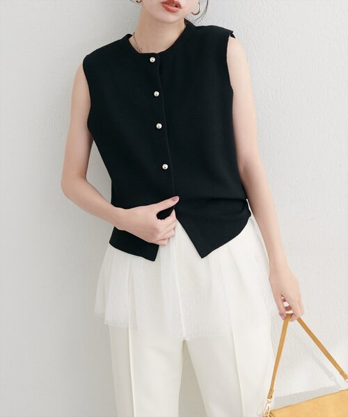 natural couture（ナチュラルクチュール）の「金釦ノースリきれいめニットベスト（ニット/セーター・レディース・ブラウン/ブラック/オフホワイト・FREE）」の2枚目の写真