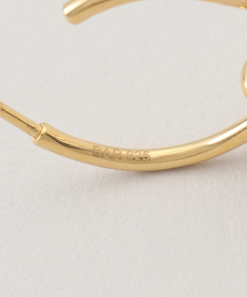 IENA(イエナ)の「BAR Jewellery/バージュエリー TINY FIOCCO PIERCE ピアス(両耳)(ピアス(両耳用)・レディース・ゴールド・FREE)」の6枚目の写真