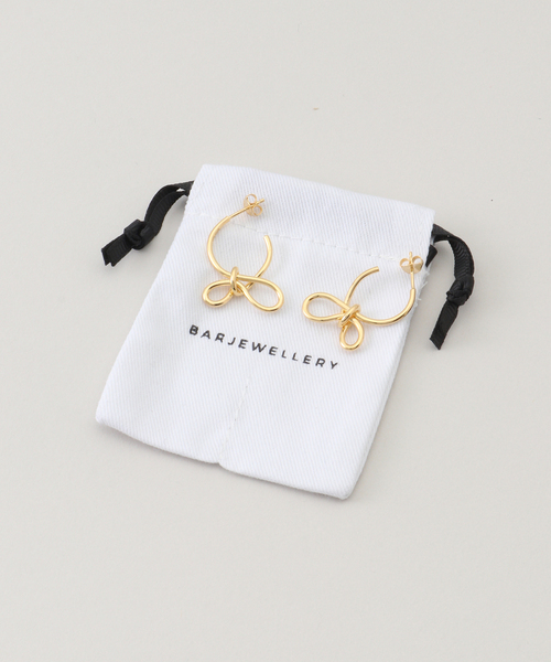 IENA(イエナ)の「BAR Jewellery/バージュエリー TINY FIOCCO PIERCE ピアス(両耳)(ピアス(両耳用)・レディース・ゴールド・FREE)」の8枚目の写真