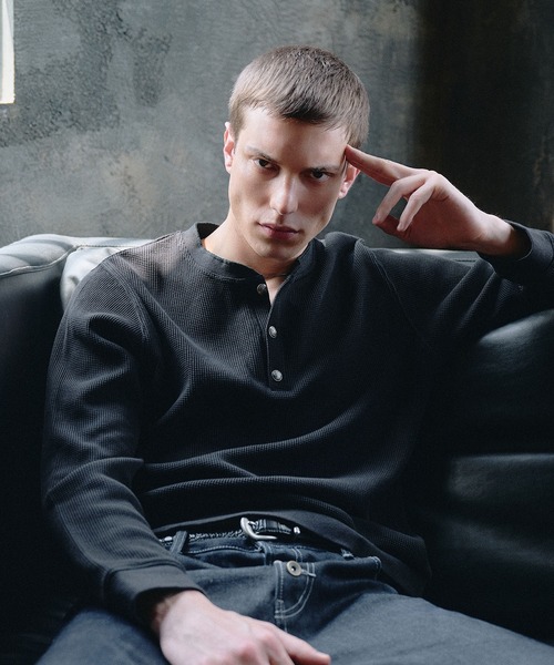 Regen Glanz(レーゲングランツ)の「thermal henryneck longsleeve T‐shirt/サーマルヘンリーネックロングスリーブTシャツ(Tシャツ/カットソー・メンズ・グレー/レッド/ブラック/ダークブラウン/ブラック系その他/杢グレー/パープル/ブラウン系その他・SMALL/MEDIUM/LARGE)」の12枚目の写真
