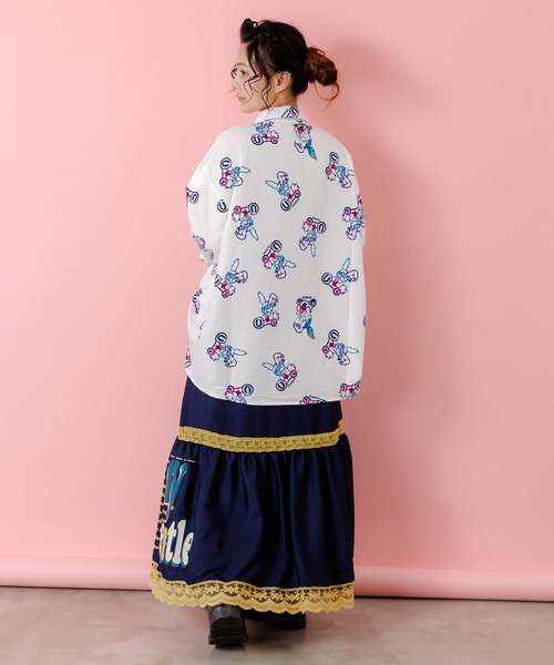 ScoLar（スカラー）の「153608：スカラーグラフィック柄 レース×サテンスカート（スカート・レディース・ネイビー/パープル/カーキ・M）」の7枚目の写真