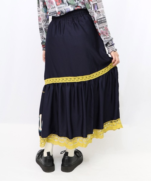 ScoLar（スカラー）の「153608：スカラーグラフィック柄 レース×サテンスカート（スカート・レディース・ネイビー/パープル/カーキ・M）」の13枚目の写真