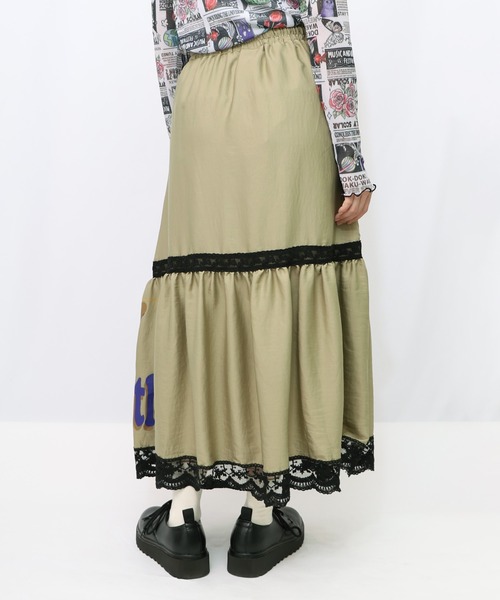 ScoLar（スカラー）の「153608：スカラーグラフィック柄 レース×サテンスカート（スカート・レディース・ネイビー/パープル/カーキ・M）」の16枚目の写真