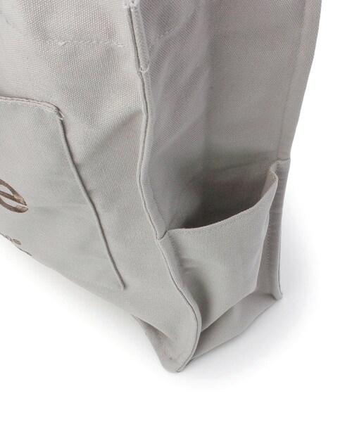 one'sterrace(ワンズテラス)の「SE ポケットスクエアロゴトート(トートバッグ・レディース・ブラック系8/グレー系4/アイボリー系8・99)」の13枚目の写真