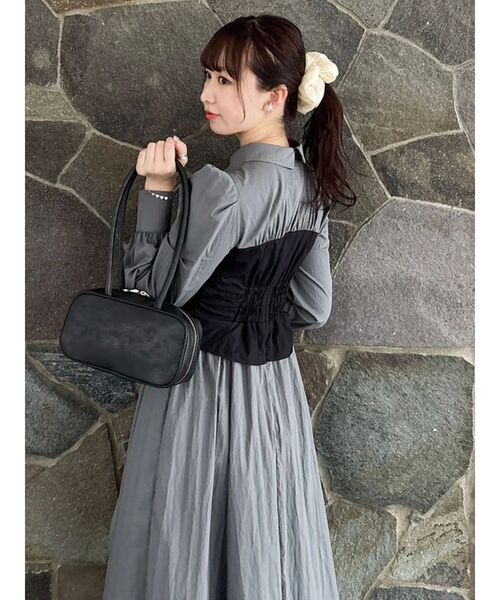 dazzlin（ダズリン）の「ギャザーシャツボリュームワンピース（ワンピース・レディース・グレー/アイボリー・SMALL/MEDIUM）」の15枚目の写真