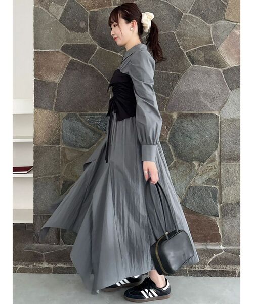 dazzlin（ダズリン）の「ギャザーシャツボリュームワンピース（ワンピース・レディース・グレー/アイボリー・SMALL/MEDIUM）」の17枚目の写真
