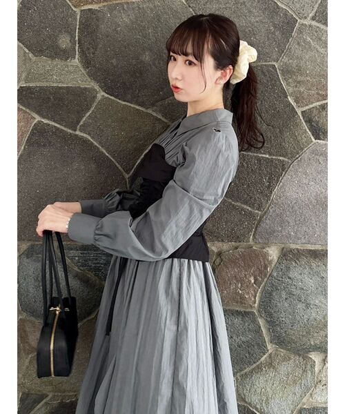 dazzlin（ダズリン）の「ギャザーシャツボリュームワンピース（ワンピース・レディース・グレー/アイボリー・SMALL/MEDIUM）」の19枚目の写真