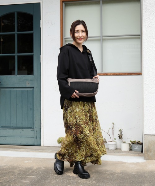 Bou Jeloud（ブージュルード）の「【はあちゅう*Bou Jeloud】ワンタッチボディバッグ（ショルダーバッグ・レディース・A/ブラック/グレイッシュベージュ・ONESIZE）」の13枚目の写真