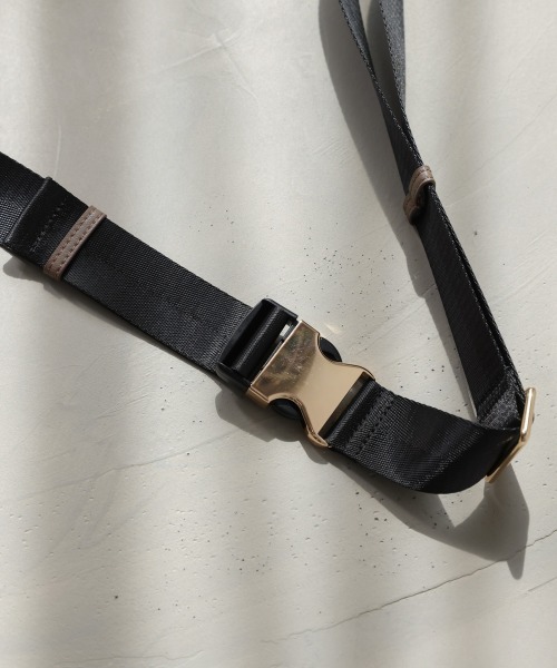 Bou Jeloud（ブージュルード）の「【はあちゅう*Bou Jeloud】ワンタッチボディバッグ（ショルダーバッグ・レディース・A/ブラック/グレイッシュベージュ・ONESIZE）」の20枚目の写真