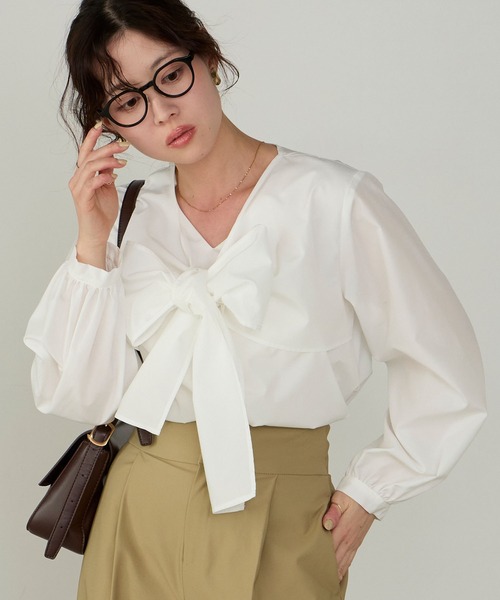 Cherir Mignon(シェリルミニョン)の「【Cherir Mignon】フロントリボンブラウス(シャツ/ブラウス・レディース・サックスブルー/ネイビー/ホワイト・FREE)」の1枚目の写真
