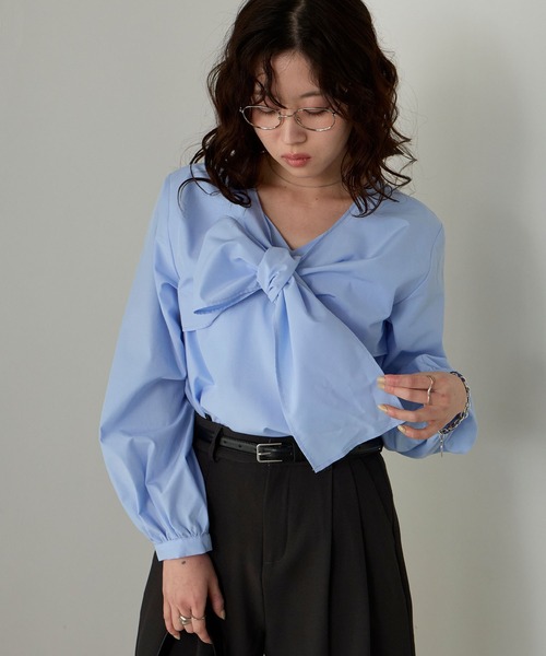 Cherir Mignon(シェリルミニョン)の「【Cherir Mignon】フロントリボンブラウス(シャツ/ブラウス・レディース・サックスブルー/ネイビー/ホワイト・FREE)」の3枚目の写真