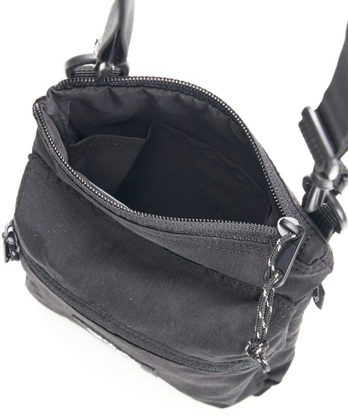 BILLABONG（ビラボン）の「BILLABONG メンズ 【A/DIV.】PHONE SACOCHE ショルダーバッグ 【2025年秋冬モデル】/ビラボンロゴワンポイントサコッシュ・ショルダーバッグ（ショルダーバッグ・メンズ・ブラック/アーミー・FREE）」の8枚目の写真