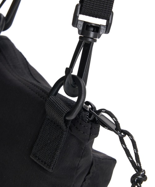 BILLABONG（ビラボン）の「BILLABONG メンズ 【A/DIV.】PHONE SACOCHE ショルダーバッグ 【2025年秋冬モデル】/ビラボンロゴワンポイントサコッシュ・ショルダーバッグ（ショルダーバッグ・メンズ・ブラック/アーミー・FREE）」の11枚目の写真