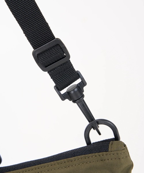 BILLABONG（ビラボン）の「BILLABONG メンズ 【A/DIV.】PHONE SACOCHE ショルダーバッグ 【2025年秋冬モデル】/ビラボンロゴワンポイントサコッシュ・ショルダーバッグ（ショルダーバッグ・メンズ・ブラック/アーミー・FREE）」の19枚目の写真