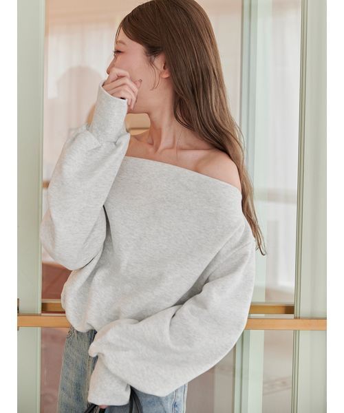 Stylevoice for xxx(スタイルヴォイスフォー)の「<kannaさんコラボ>スウェットドロップショルダーオフショルプルオーバー(スウェット・レディース・ライトグレー/クリーム/モカ・F)」の4枚目の写真