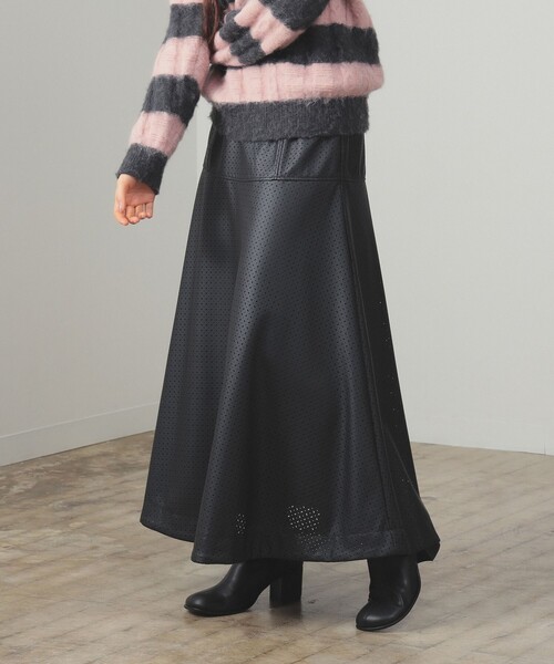 Ray BEAMS（レイビームス）の「フェイクレザー パンチング スカート（スカート・レディース・ブラック/ダークブラウン・0/1）」の7枚目の写真