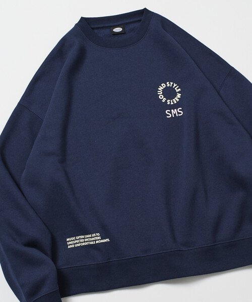 限定展開 リラックスフィット バックプリント クルーネック スウェット