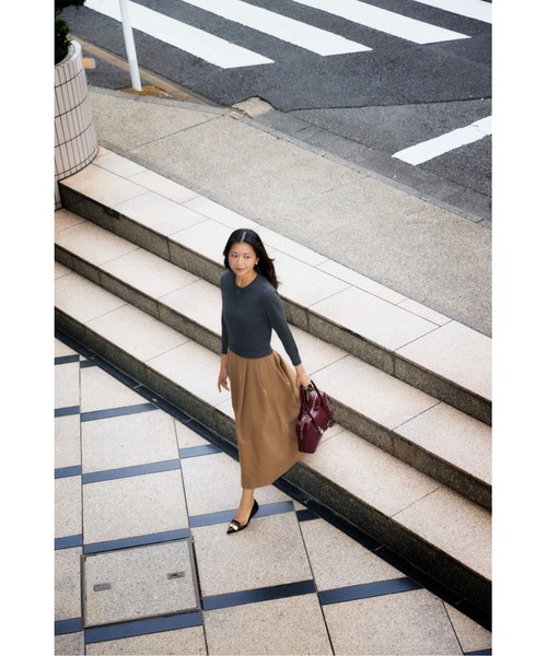 ESTNATION(エストネーション)の「ESTNATION / タックスカート コンビ ニットワンピース(ワンピース・レディース・オフホワイト/チャコールグレー/ブラック・FREE)」の12枚目の写真