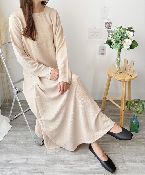 Amulet(アミュレット)の「すとんと落ちて体型カバーするシルエットが魅力! ワッフル風ロングワンピース(ワンピース・レディース・グレー/ブラウン/ブラック/アイボリー・L/M)」の2枚目の写真
