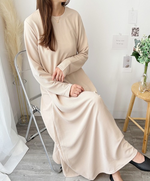 Amulet(アミュレット)の「すとんと落ちて体型カバーするシルエットが魅力! ワッフル風ロングワンピース(ワンピース・レディース・グレー/ブラウン/ブラック/アイボリー・L/M)」の15枚目の写真