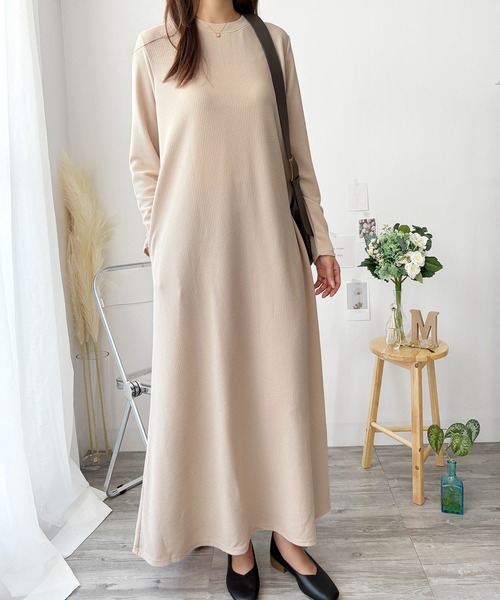 Amulet(アミュレット)の「すとんと落ちて体型カバーするシルエットが魅力! ワッフル風ロングワンピース(ワンピース・レディース・グレー/ブラウン/ブラック/アイボリー・L/M)」の9枚目の写真