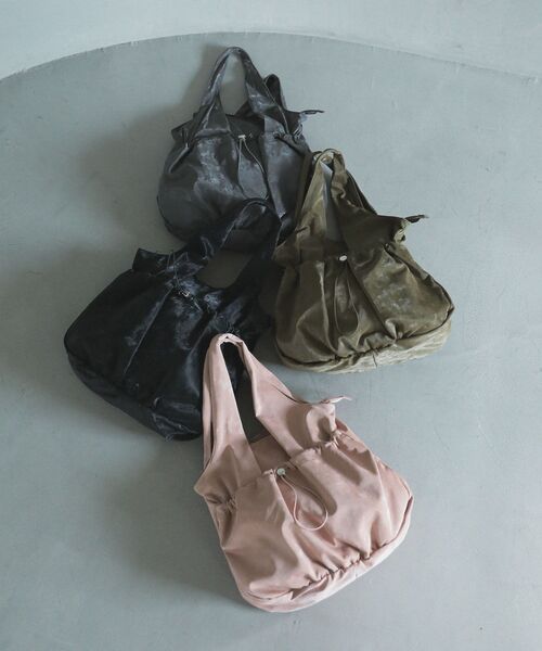 Green Parks(グリーンパークス)の「andmikka.合皮ドロストバルーンバック(トートバッグ・レディース・ブラック/カーキ/ピンク/グレー・FREE)」の5枚目の写真
