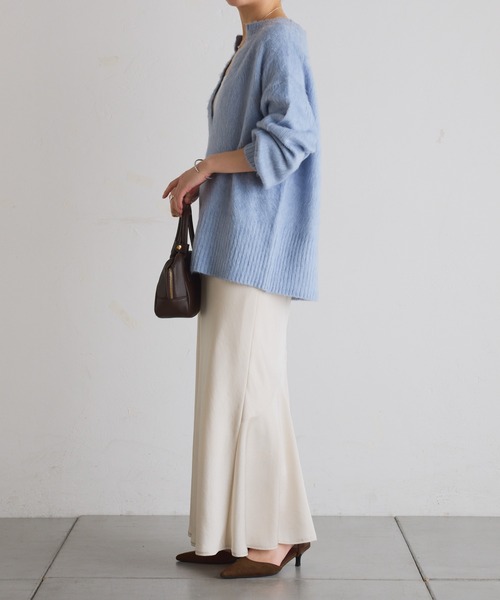 COLLAGE GALLARDAGALANTE（コラージュガリャルダガランテ）の「サテンマーメイドスカート/WEB限定（スカート・レディース・ブラック/ネイビー/オフホワイト/ブラウン・1/2）」の10枚目の写真