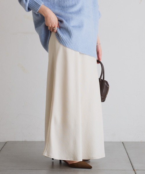 COLLAGE GALLARDAGALANTE（コラージュガリャルダガランテ）の「サテンマーメイドスカート/WEB限定（スカート・レディース・ブラック/ネイビー/オフホワイト/ブラウン・1/2）」の9枚目の写真