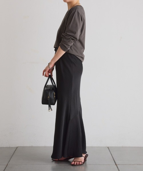 COLLAGE GALLARDAGALANTE（コラージュガリャルダガランテ）の「サテンマーメイドスカート/WEB限定（スカート・レディース・ブラック/ネイビー/オフホワイト/ブラウン・1/2）」の17枚目の写真
