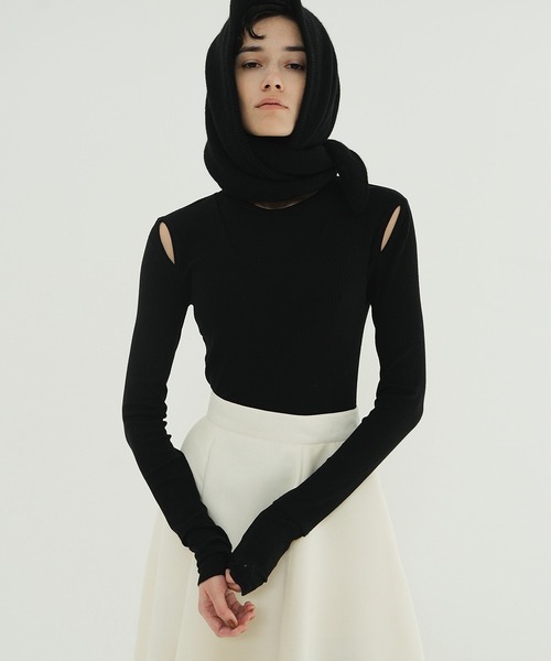 CLANE（クラネ）の「LAYERED SHOULDER CUT TOPS（Tシャツ/カットソー・レディース・ホワイト/ベージュ系その他/ブラック・1/2）」の2枚目の写真