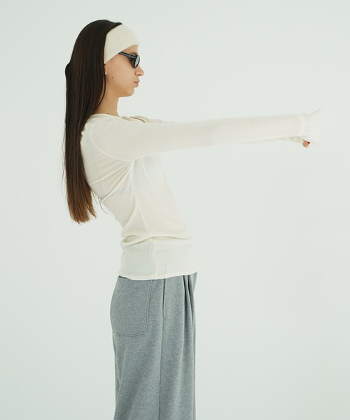 CLANE（クラネ）の「LAYERED SHOULDER CUT TOPS（Tシャツ/カットソー・レディース・ホワイト/ベージュ系その他/ブラック・1/2）」の6枚目の写真