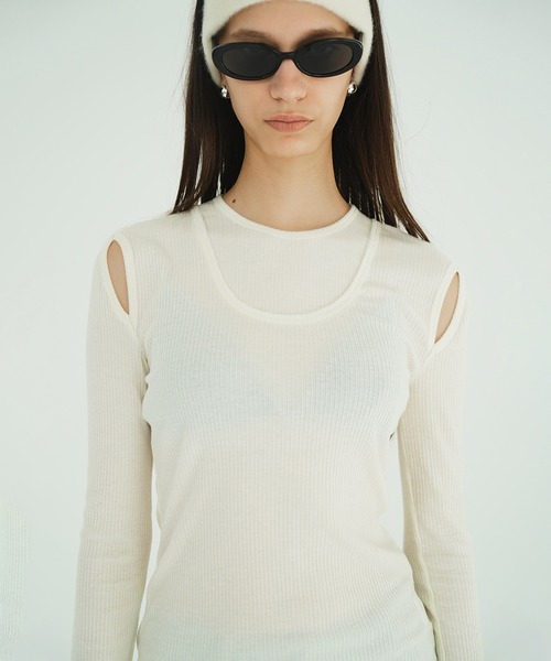 CLANE（クラネ）の「LAYERED SHOULDER CUT TOPS（Tシャツ/カットソー・レディース・ホワイト/ベージュ系その他/ブラック・1/2）」の10枚目の写真