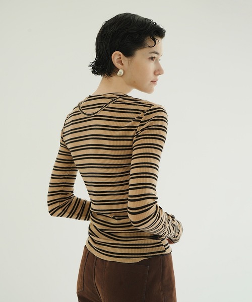 CLANE（クラネ）の「LAYERED SHOULDER CUT TOPS（Tシャツ/カットソー・レディース・ホワイト/ベージュ系その他/ブラック・1/2）」の13枚目の写真