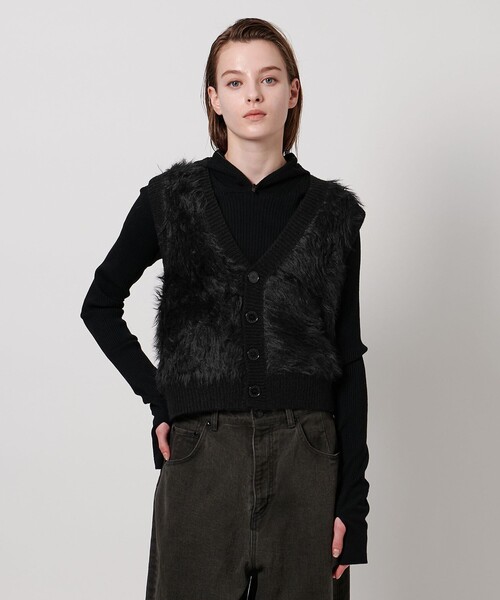 ASTRAET（アストラット）の「＜ASTRAET＞シャギー Vネック ベスト（ベスト・レディース・ブラック/ピンク/グレー系・FREE）」の2枚目の写真